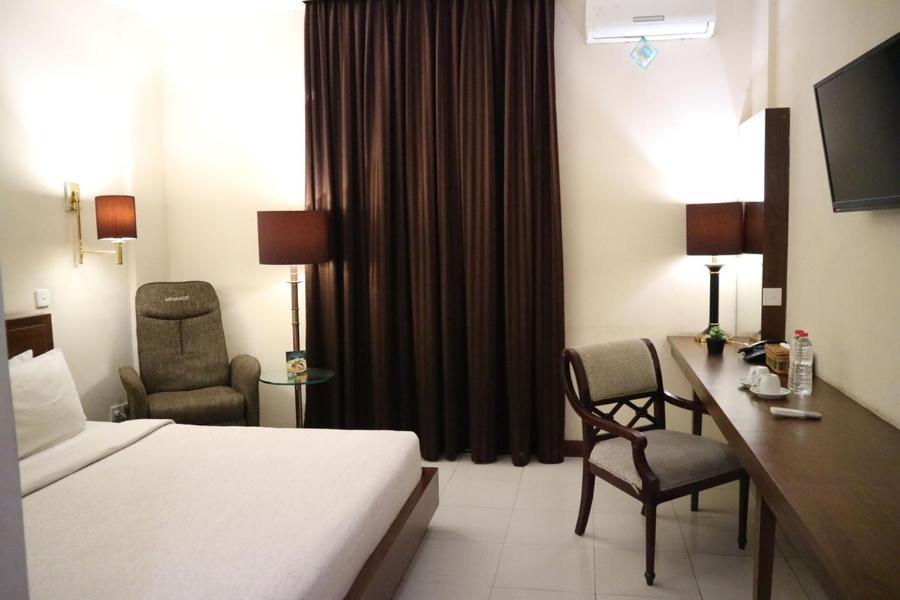 Excellent Seven Boutique Hotel Бандунг Екстериор снимка