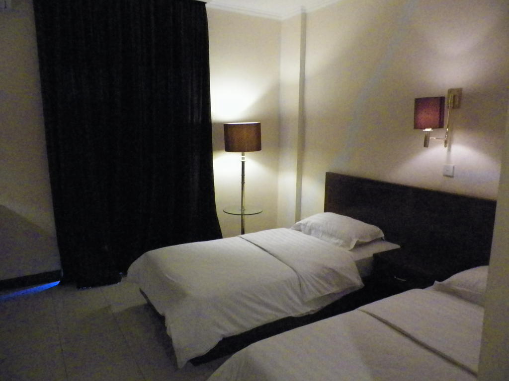 Excellent Seven Boutique Hotel Бандунг Стая снимка