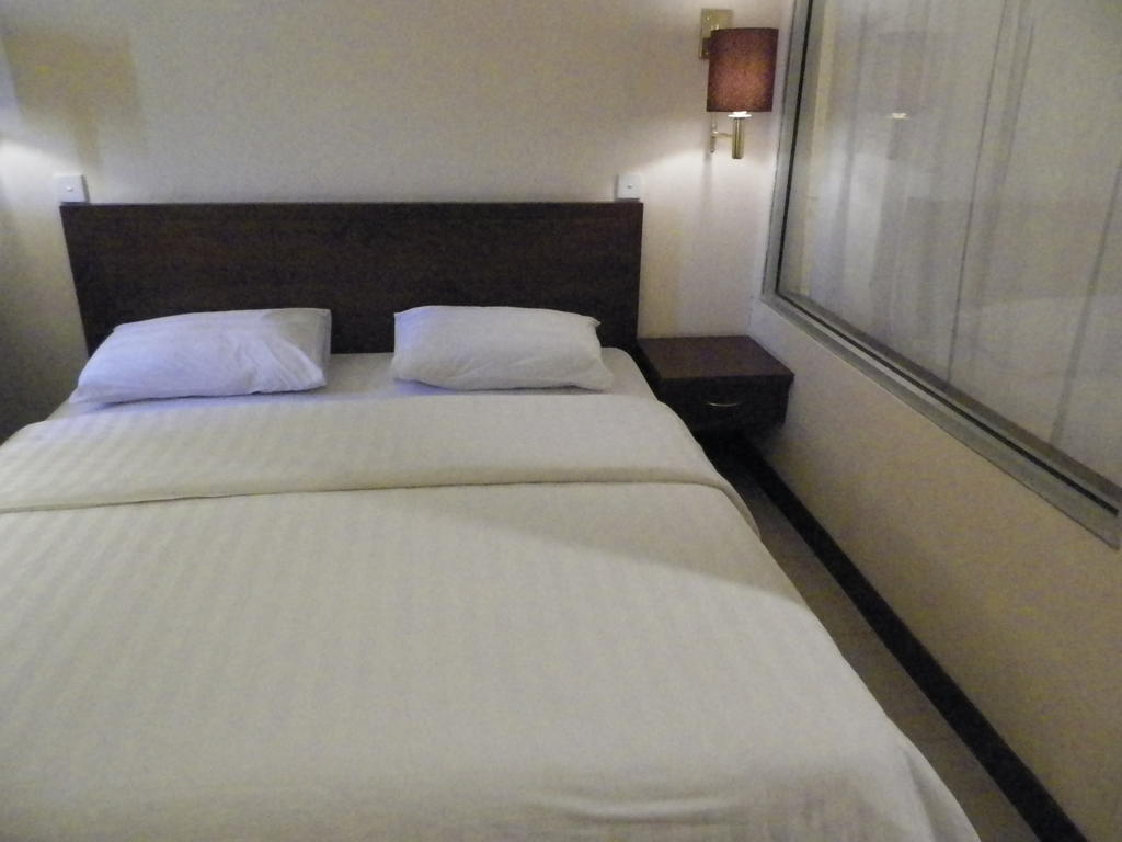 Excellent Seven Boutique Hotel Бандунг Стая снимка