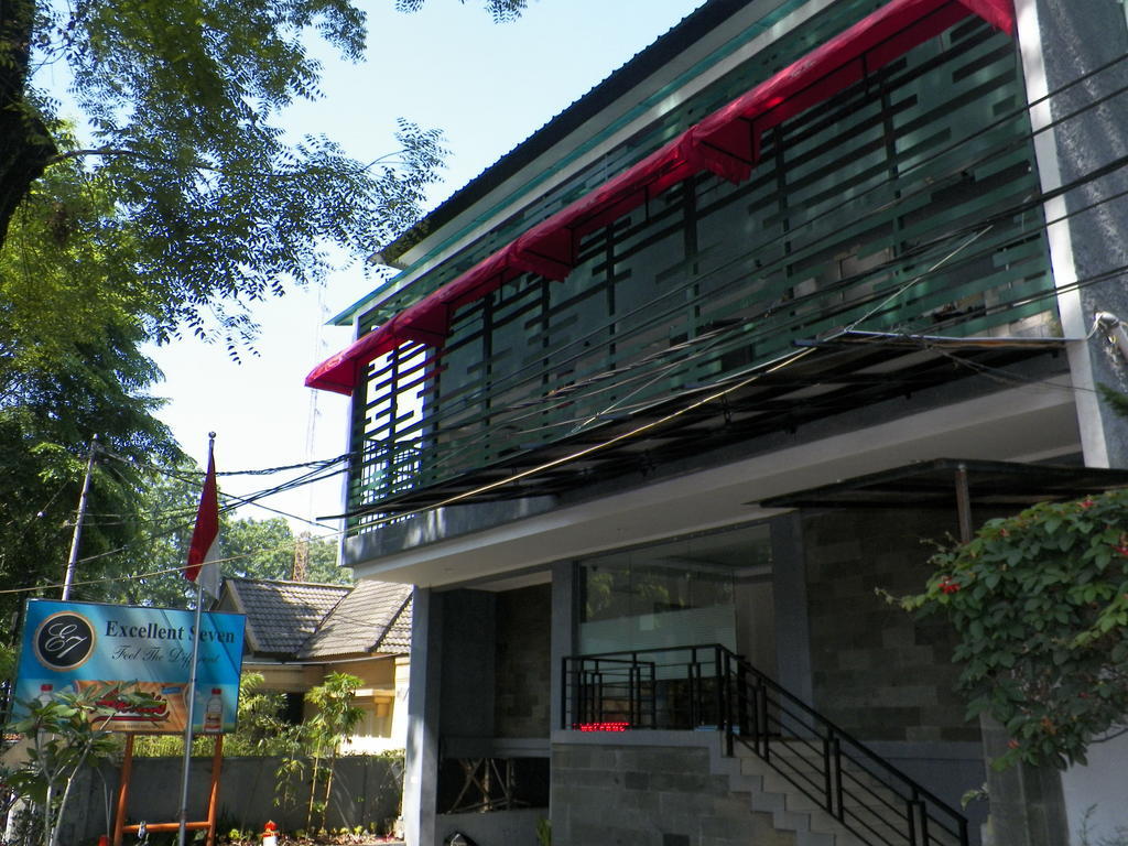 Excellent Seven Boutique Hotel Бандунг Екстериор снимка
